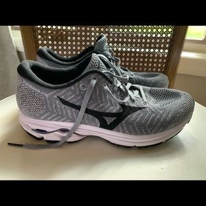 Mizuno Waveknit r2 Women’s Running  - like new